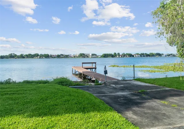 Photo 3 of Single family home for sale at 338 Blue Heron Dr, Winter Park, FL 32789 | MLS# O6410174 | Listing updated on 2026-10-03