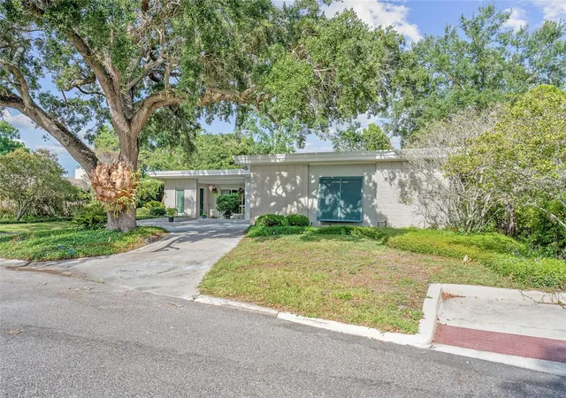 Photo 4 of Single family home for sale at 338 Blue Heron Dr, Winter Park, FL 32789 | MLS# O6410174 | Listing updated on 2026-10-03