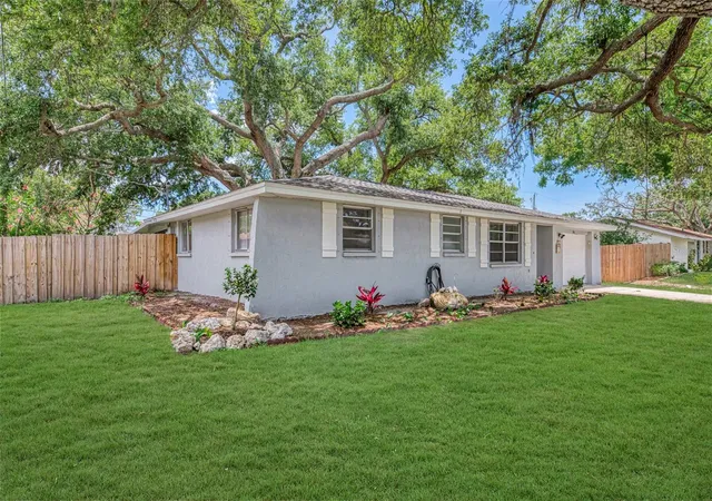 Photo 2 of Single family home for sale at 361 Falkland Rd, Venice, FL 34293 | MLS# A4694599 | Listing updated on 2026-10-05
