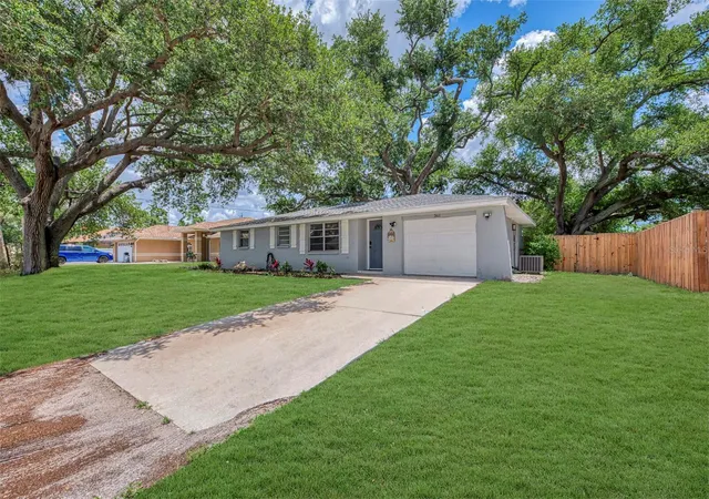 3rd image of 361 Falkland Rd, Venice, FL 34293 | MLS# A4694599