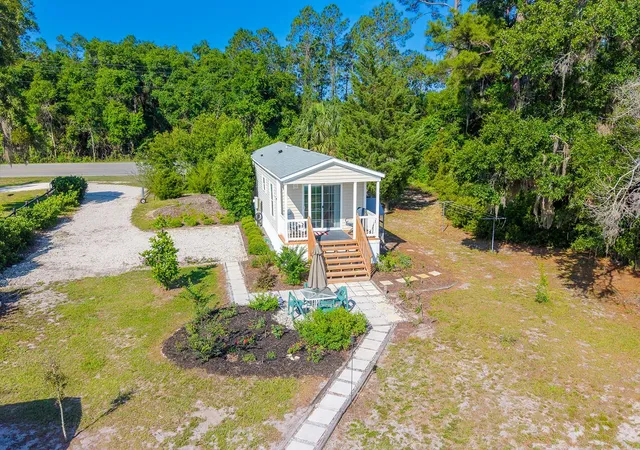 3rd image of 588 S County Road 21, Hawthorne, FL 32640 | MLS# GC540559