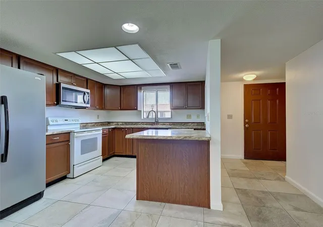 4th image of 499 Albee Farm Rd #V11, Venice, FL 34285 | MLS# N6144452