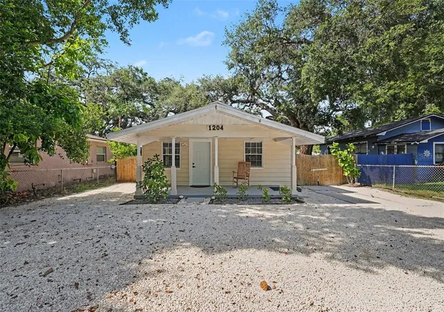 Photo 1 of Single family home for sale at 1204 E Cayuga St, Tampa, FL 33603 | MLS# TB8511495 | Listing updated on 2026-10-07
