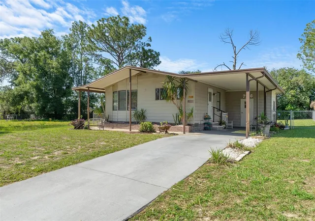 Photo 3 of Manufactured home for sale at 7106 Fitzpatrick Ave, Brooksville, FL 34613 | MLS# W7886016 | Listing updated on 2026-08-30