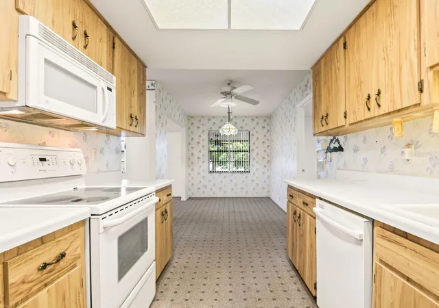 4th image of 914 Sun Key Ct, Sun City Center, FL 33573 | MLS# O6410227