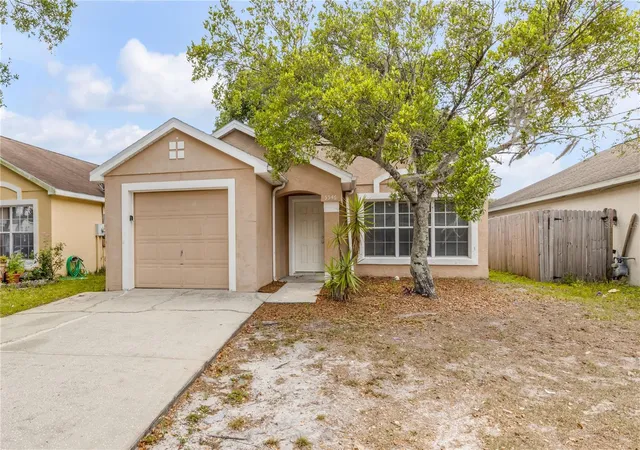 Photo 2 of Single family home for sale at 5546 Regal Oak Cir, Orlando, FL 32810 | MLS# V4949245 | Listing updated on 2026-08-17