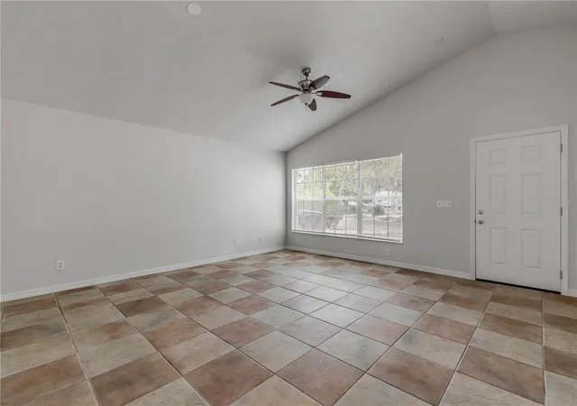 Photo 3 of Single family home for sale at 5546 Regal Oak Cir, Orlando, FL 32810 | MLS# V4949245 | Listing updated on 2026-08-17