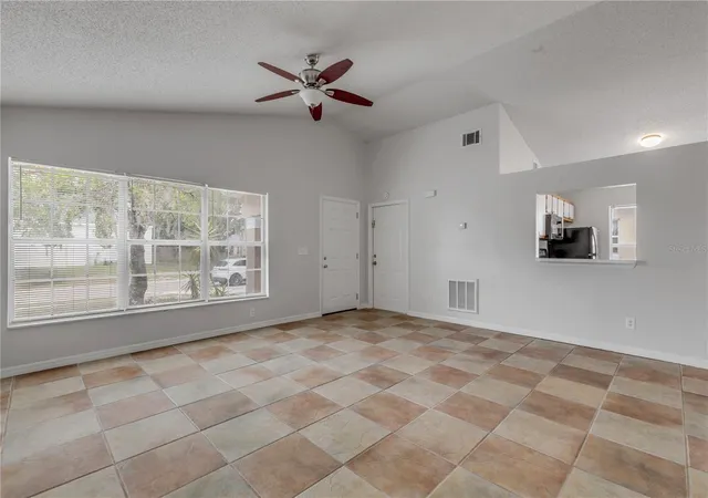 Photo 4 of Single family home for sale at 5546 Regal Oak Cir, Orlando, FL 32810 | MLS# V4949245 | Listing updated on 2026-08-17