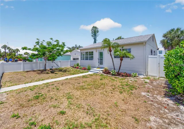 Photo 3 of Single family home for sale at 260 42nd Avenue, St Pete Beach, FL 33706 | MLS# TB8511533 | Listing updated on 2026-10-02
