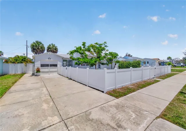 4th image of 260 42Nd Ave, St Pete Beach, FL 33706 | MLS# TB8511533