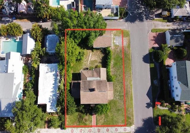 Photo 2 of Sale Pending at 255 19th Avenue Ne, St Petersburg, FL 33704 | MLS# TB8511551 | Listing updated on 2026-08-19
