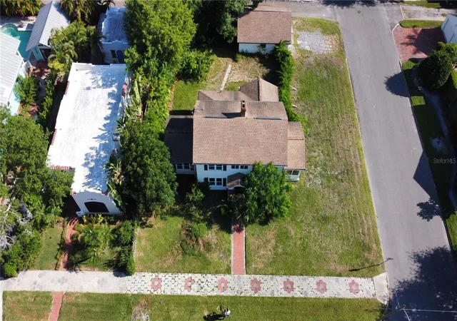 Photo 3 of Sale Pending at 255 19th Avenue NE, St Petersburg, FL 33704 | MLS# TB8511551 | Listing updated on 2026-08-19