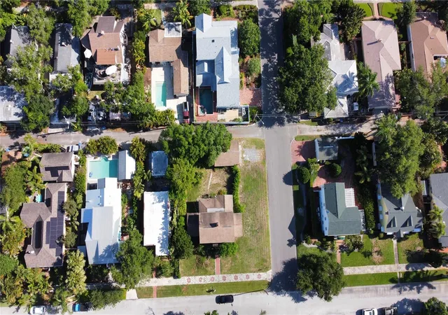 Photo 4 of Sale Pending at 255 19th Avenue NE, St Petersburg, FL 33704 | MLS# TB8511551 | Listing updated on 2026-08-19