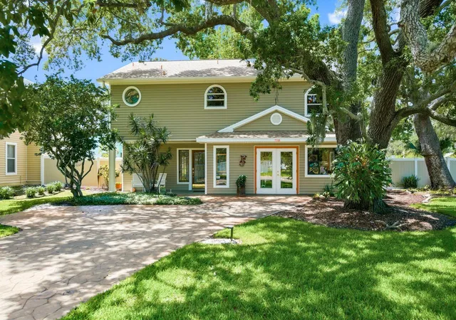 Photo 2 of Single family home for sale at 755 San Christopher Dr, Dunedin, FL 34698 | MLS# TB8511556 | Listing updated on 2026-10-12