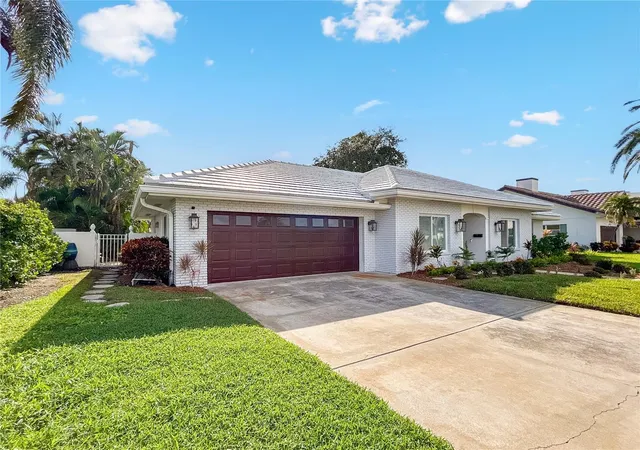 Photo 2 of Single family home for sale at 5853 Leeland St S, Saint Petersburg, FL 33715 | MLS# TB8511562 | Listing updated on 2026-08-04