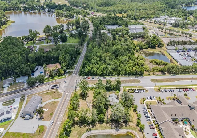4th image of 18950 Sunlake Blvd, Lutz, FL 33558 | MLS# TB8511591