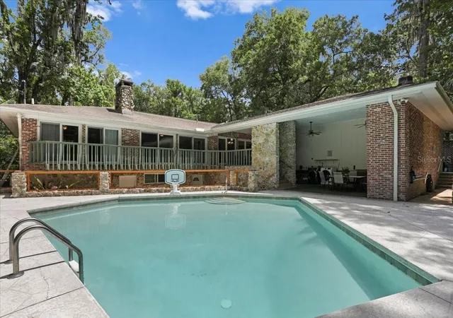 2nd image of 1915 Nw 16th Ave, Gainesville, FL 32605 | MLS# GC540569