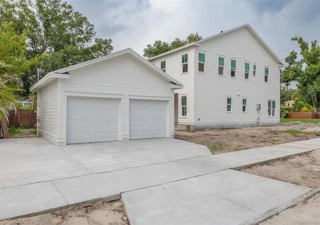 Photo 4 of Single family home for sale at 1341 28th Avenue N, Saint Petersburg, FL 33704 | MLS# TB8511610 | Listing updated on 2026-10-25