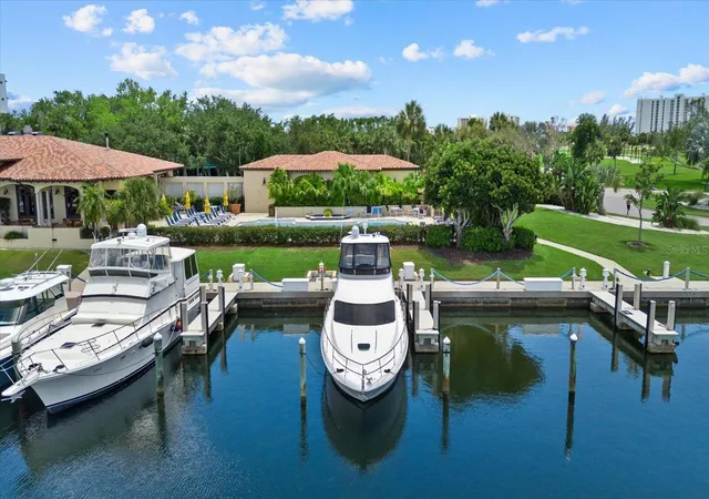 Homes for sale in Longboat Key, FL | 2600 Harbourside Dr #H06, Longboat Key, FL 34228 | MLS# A4694669