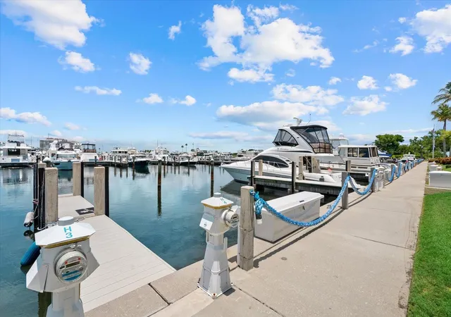Homes for sale in Longboat Key, FL | 2600 Harbourside Dr #H06, Longboat Key, FL 34228 | MLS# A4694669