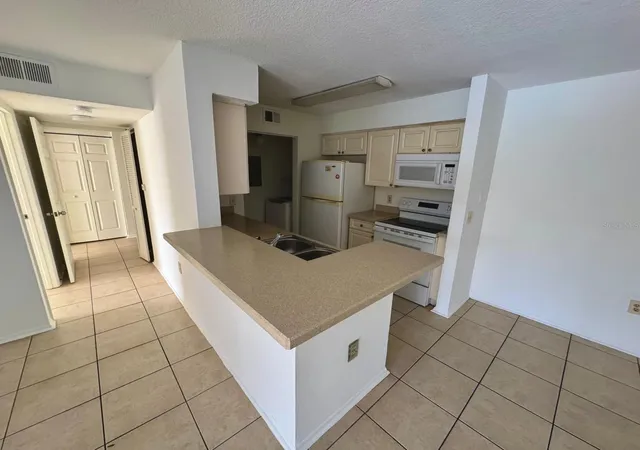 Homes for sale in Kissimmee, FL | 1222 Bermuda Lakes Ln #106, Kissimmee, FL 34741 | MLS# S5150480