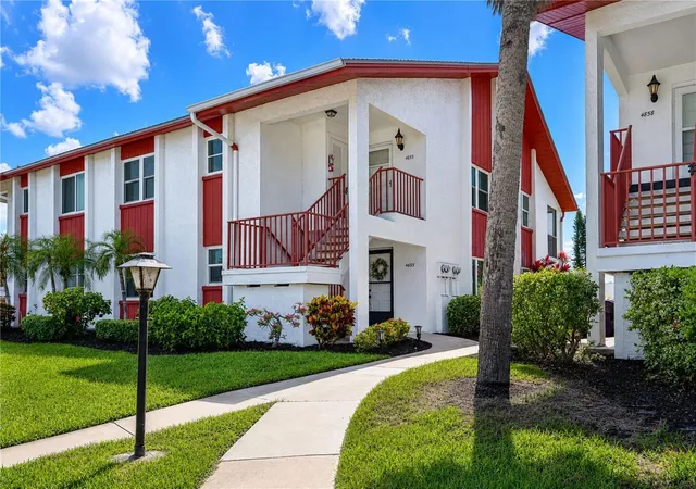 Photo 3 of Condo for sale at 4853 Independence Dr, Bradenton, FL 34210 | MLS# A4694686 | Listing updated on 2026-10-06