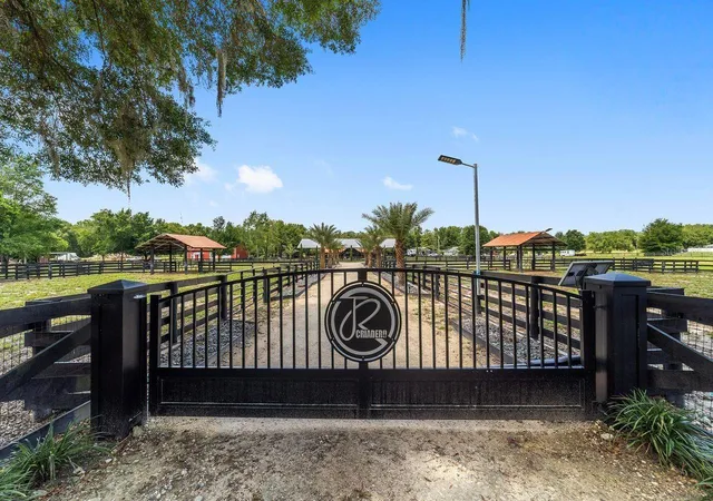 2nd image of 16392 Ne Jacksonville Rd, Citra, FL 32113 | MLS# OM725275
