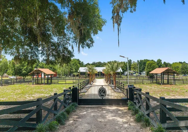 3rd image of 16392 Ne Jacksonville Rd, Citra, FL 32113 | MLS# OM725275