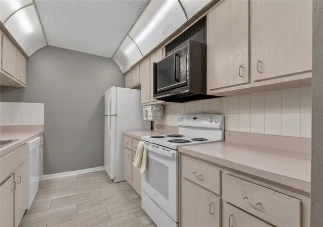 Photo 4 of House for sale at 1826 SW 35th Avenue, Ocala, FL 34474 | MLS# OM725277 | Listing updated on 2026-09-02