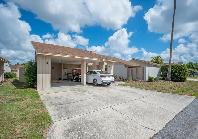 Homes for sale in Mulberry, FL | 4231 Oak Loop #51, Mulberry, FL 33860 | MLS# L4962162
