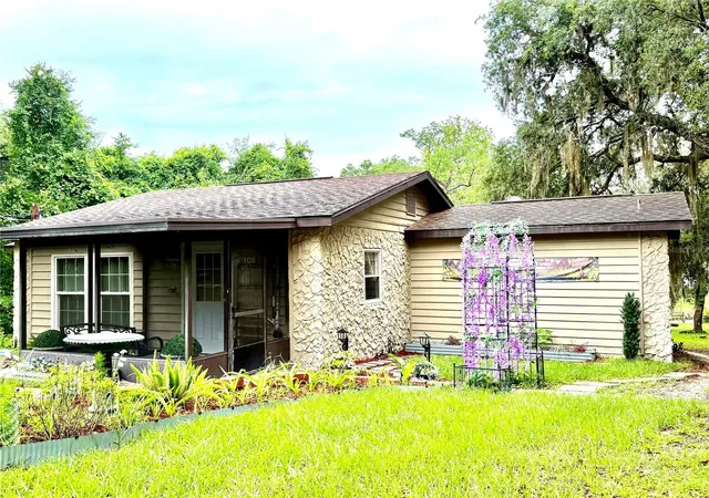 1st image of 208 Ashley St, Hawthorne, FL 32640 | MLS# GC540577