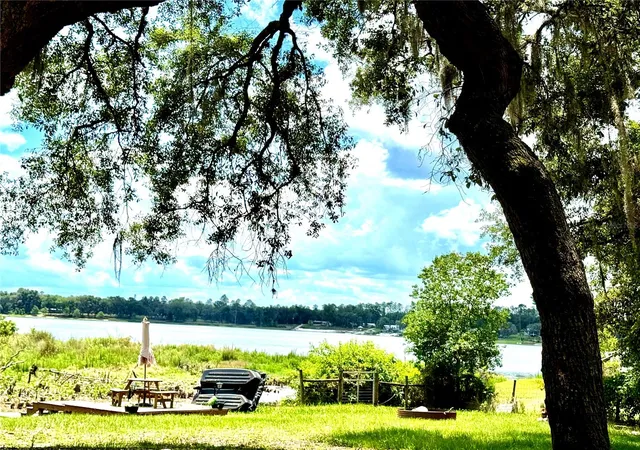 4th image of 208 Ashley St, Hawthorne, FL 32640 | MLS# GC540577