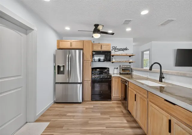 3rd image of 529 E Gottsche Ave, Eustis, FL 32726 | MLS# O6410377