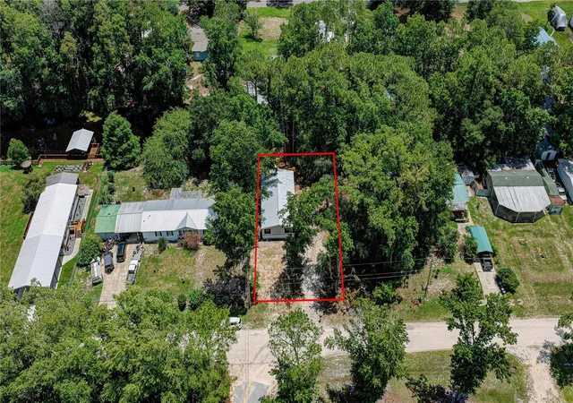 Photo 3 of Manufactured home for sale at 118 Waterway Dr, Satsuma, FL 32189 | MLS# OM725280 | Listing updated on 2026-09-02