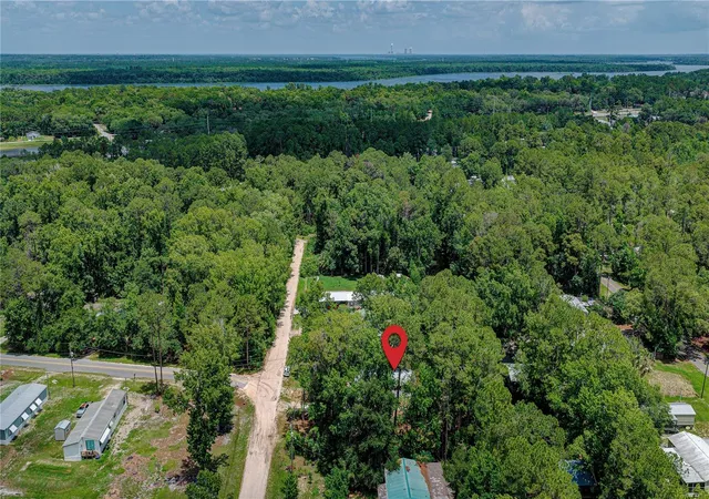Photo 5 of Manufactured home for sale at 118 Waterway Dr, Satsuma, FL 32189 | MLS# OM725280 | Listing updated on 2026-09-02