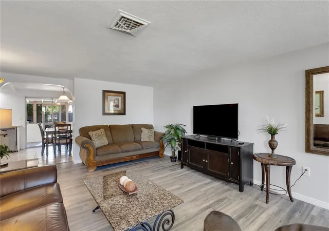 Photo 4 of Single family home for sale at 979 Kimball Rd, Venice, FL 34293 | MLS# N6144459 | Listing updated on 2026-09-21