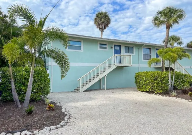 Homes for sale in Holmes Beach, FL | 308 60Th St #A, Holmes Beach, FL 34217 | MLS# A4694707