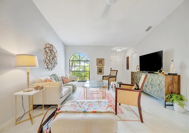 Photo 4 of Single family home for sale at 5872 Pauma Ct, Sarasota, FL 34232 | MLS# A4694714 | Listing updated on 2026-10-02