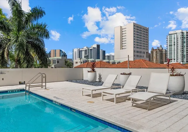 1st image of 332 Cocoanut Ave #302, Sarasota, FL 34236 | MLS# A4694715