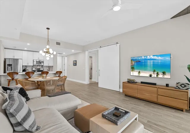 4th image of 332 Cocoanut Ave #302, Sarasota, FL 34236 | MLS# A4694715