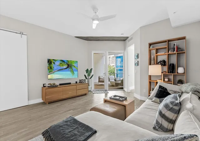 5th image of 332 Cocoanut Ave #302, Sarasota, FL 34236 | MLS# A4694715