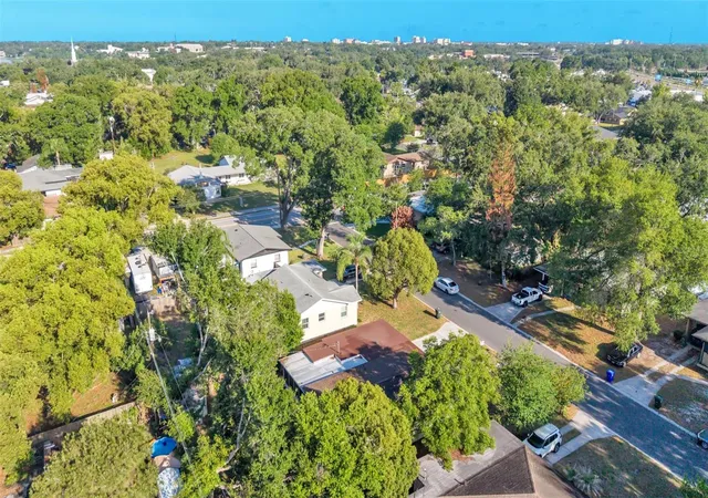 Photo 3 of Single family home for sale at 1615 Skinner St, Lakeland, FL 33801 | MLS# L4962169 | Listing updated on 2026-09-15
