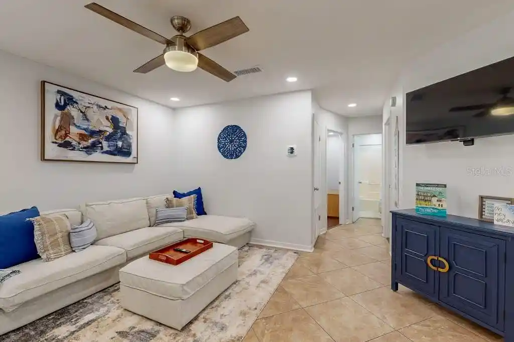 Listing Photo 2 - Condo for sale in 111 Gulf Winds Ct located at 111 Gulf Winds Ct, DESTIN, FL 32541 - Unit #111