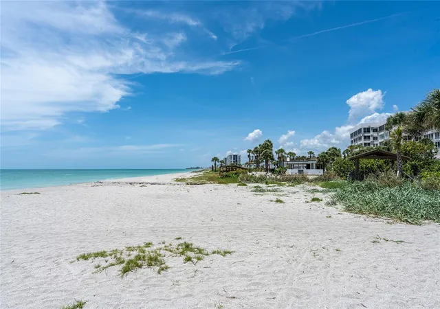 3rd image of 908 Villas Dr #14, Venice, FL 34285 | MLS# N6144460