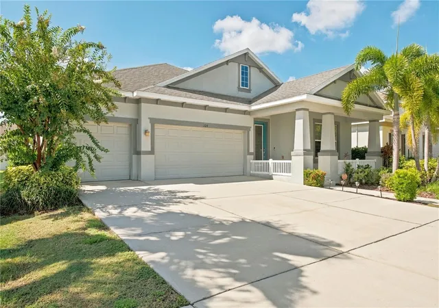 Photo 1 of Single family home for sale at 204 Shell Crk Ct, Apollo Beach, FL 33572 | MLS# TB8511812 | Listing updated on 2026-09-17