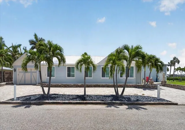 Photo 3 of Single family home for sale at 216 Sunrise Dr, Nokomis, FL 34275 | MLS# A4694723 | Listing updated on 2026-09-05