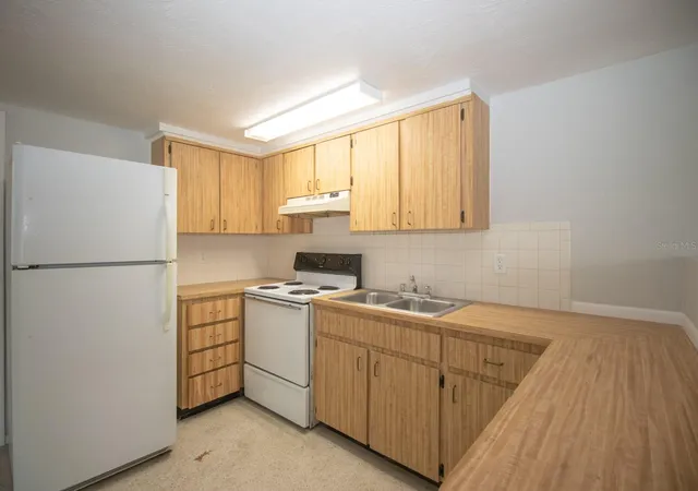 Listing Photo 5 - Condo for sale in building located at 5615 Van Doren Ave, NEW PORT RICHEY, FL 34652
