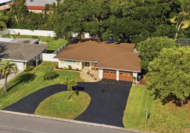 Photo 3 of Single family home for sale at 1727 Cypress Ave, Belleair, FL 33756 | MLS# TB8511832 | Listing updated on 2026-09-23