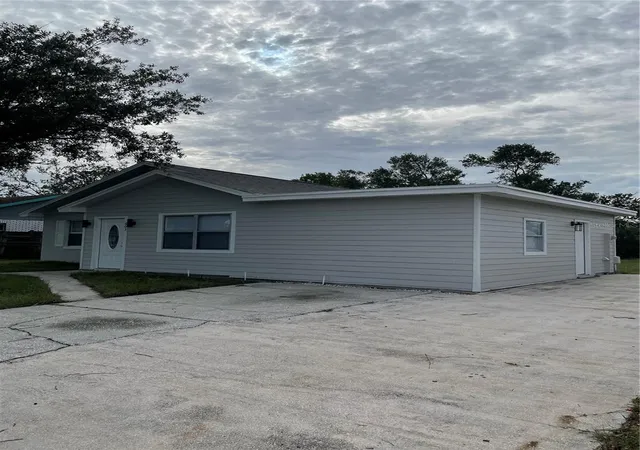 Photo 3 of Single family home for sale at 603 Maggie Cir, Winter Haven, FL 33880 | MLS# O6410507 | Listing updated on 2026-05-24