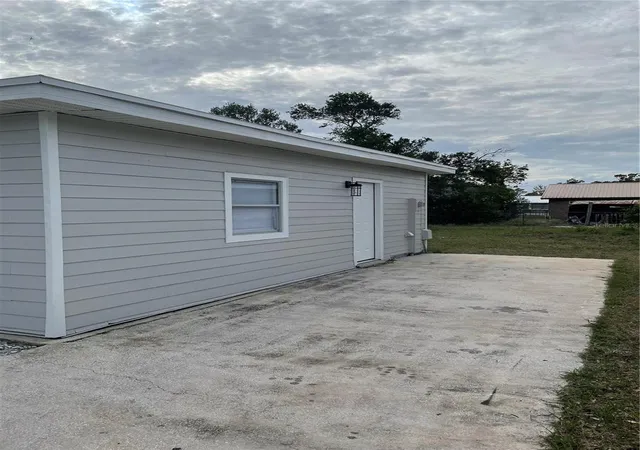 Photo 3 of Single family home for sale at 603 Maggie Cir, Winter Haven, FL 33880 | MLS# O6410507 | Listing updated on 2026-10-09